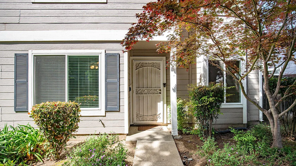 Unit Photo - 142 Village Ct