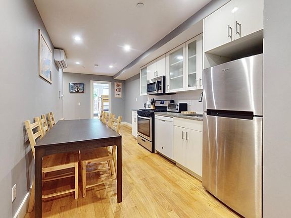 3rd image of 237 W 136th St #3