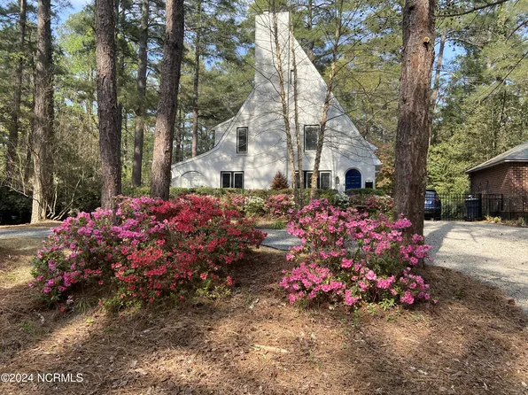 345 E Illinois Avenue, Southern Pines, NC 28387