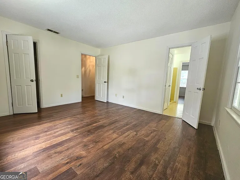615 Kings Rd — Photo 24