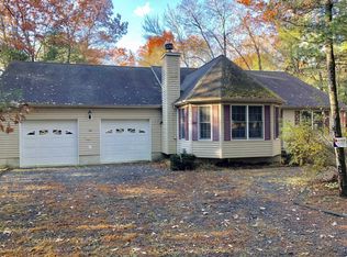 104 Cub Rd, Greeley, PA 18425