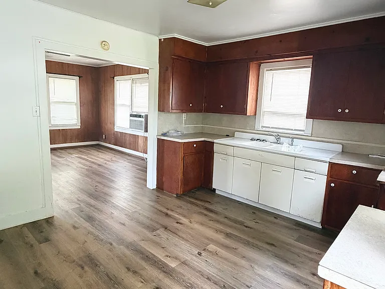 211 NW 6th St — Photo 3