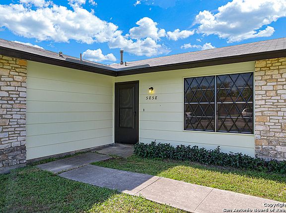 3rd image of 5858 Castle Brook Dr
