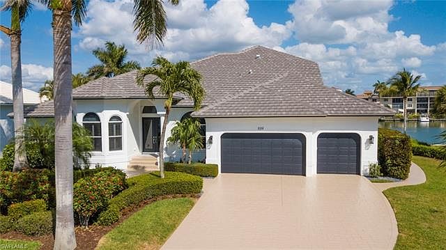 1st image of 889 Swan Dr