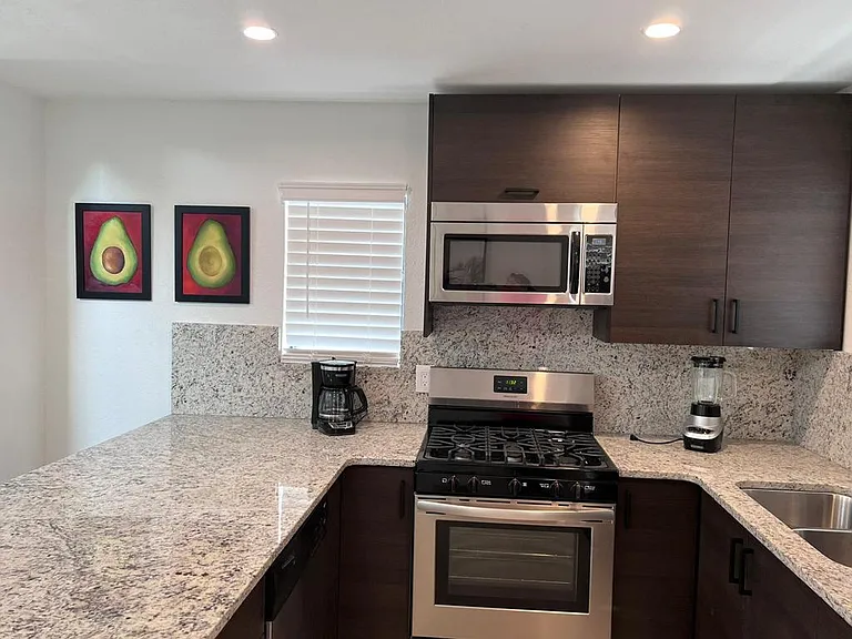 5501 Oakbriar Cir #5501 — Photo 8