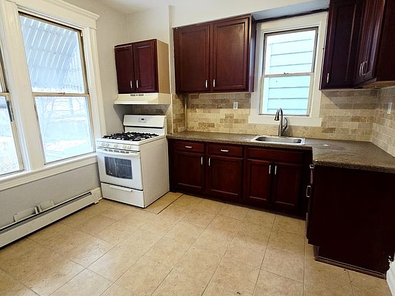 4th image of 25 Dwight St #2A