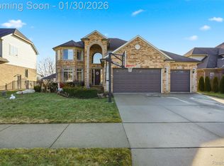 19330 Middle Branch Dr, Macomb, MI 48044