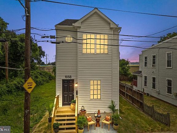 5th image of 1038 44th St NE