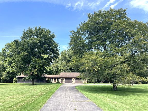 2nd image of 10285 Lakeview Ln