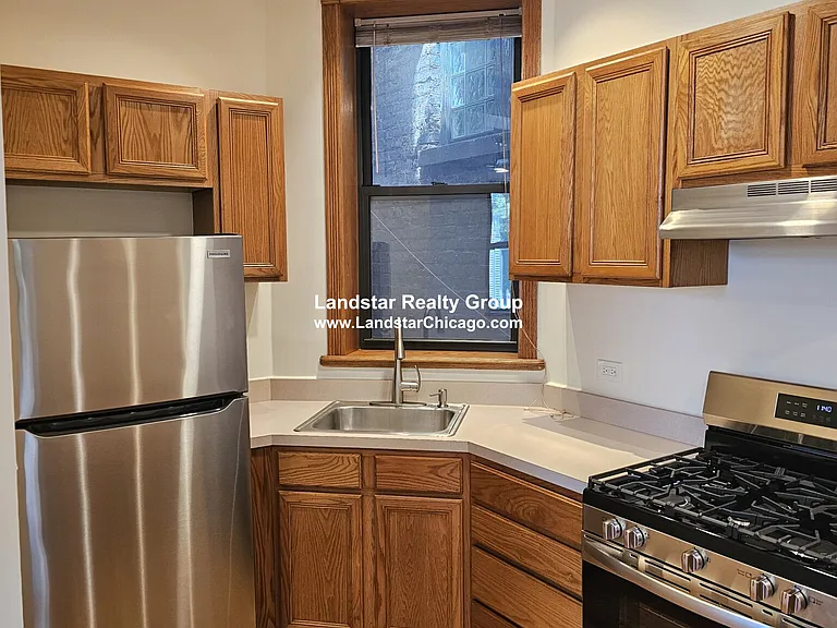 1427 N Wood St #2F — Photo 3
