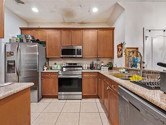 3rd image of 6039 Strada Isle Way