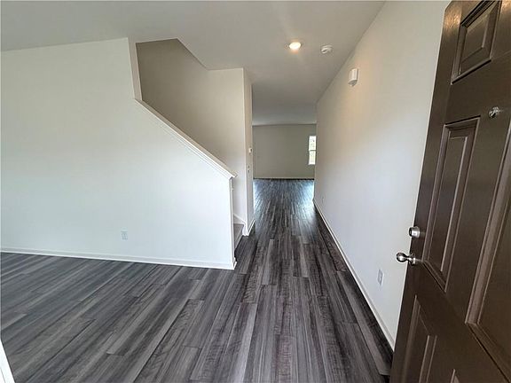 3rd image of 156 Heartland Dr
