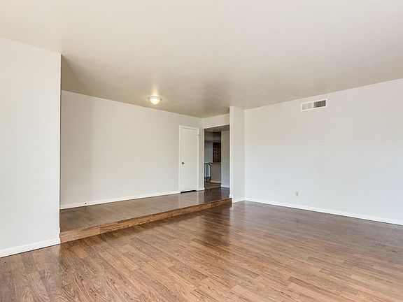 4th image of 2904 W Anderson Dr