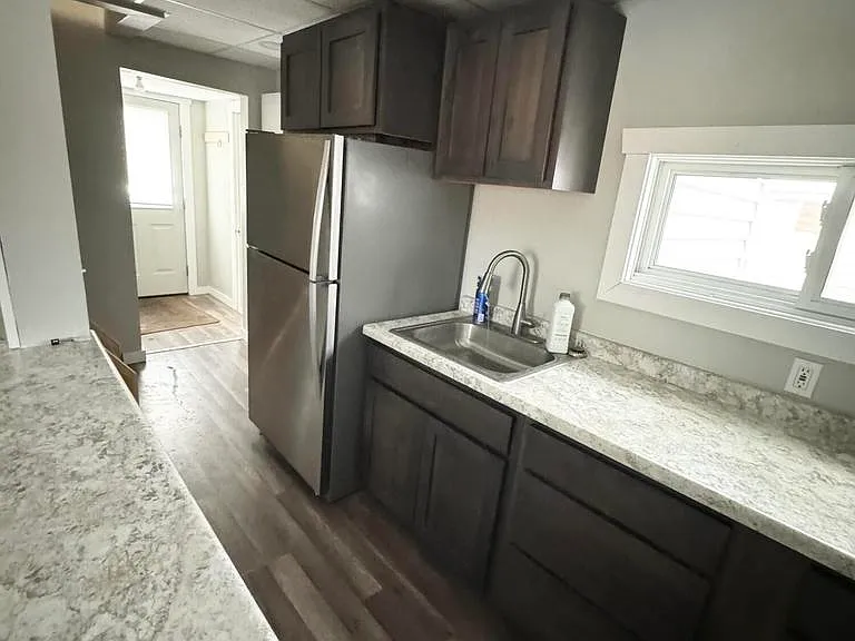 908 1/2 2nd St W — Photo 5
