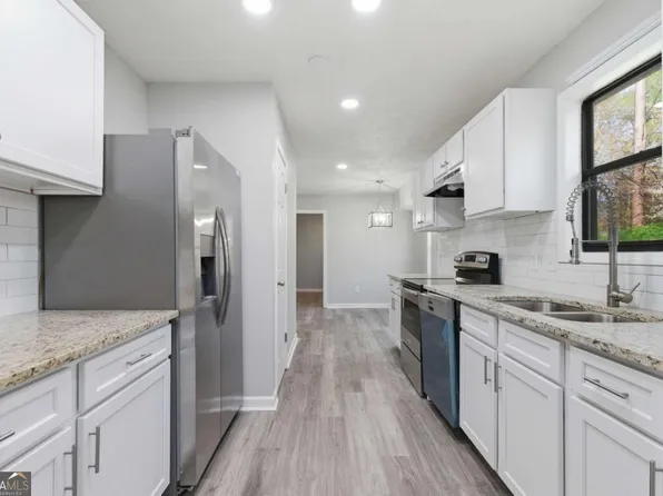 4380 Cary Dr, Snellville, GA 30039