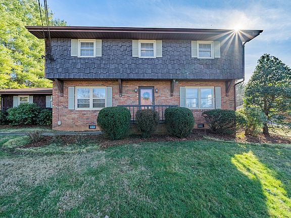 3rd image of 507 Ravenwood Dr