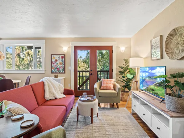 694 Liberty St, Ashland, OR 97520