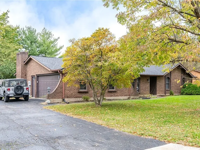 2401 Kewanna Ln — Photo 5
