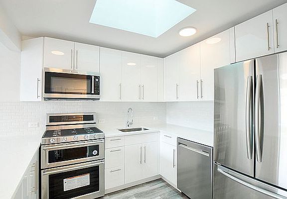 3rd image of 210 W 138th St #2A