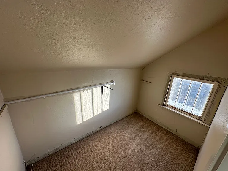 417 Albany Ave NE — Photo 18