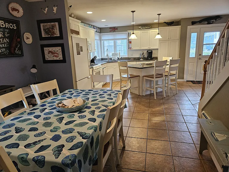 8 Granite St — Photo 4