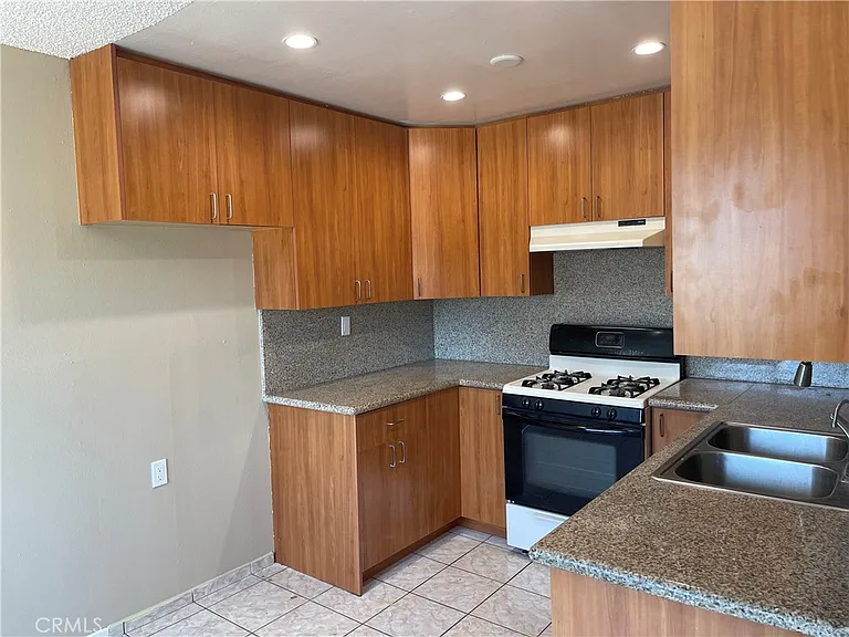 434 E Tujunga Ave #J — Photo 9