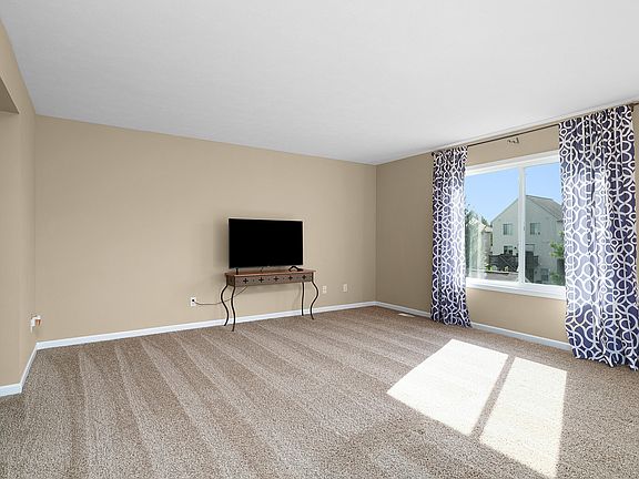 4th image of 7939 High Knoll Dr SE