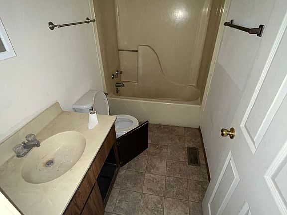 5th image of 1210 W Main St #101