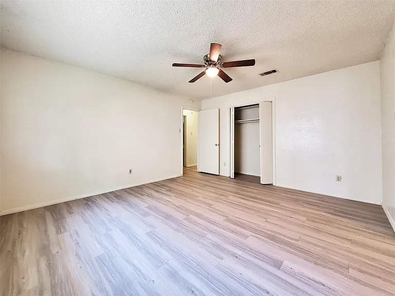2827 Wilcrest Dr — Photo 9