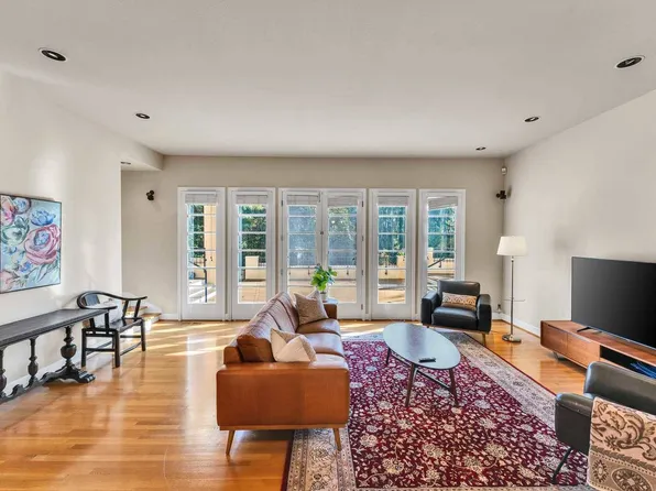 1620 NW Barnsley Ct, Portland, OR 97229