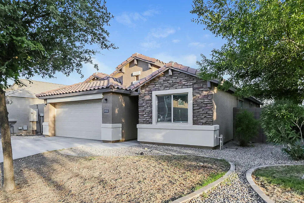 3 bed, 2.0 bath, 1566 sqft, $2,060 — Photo 3