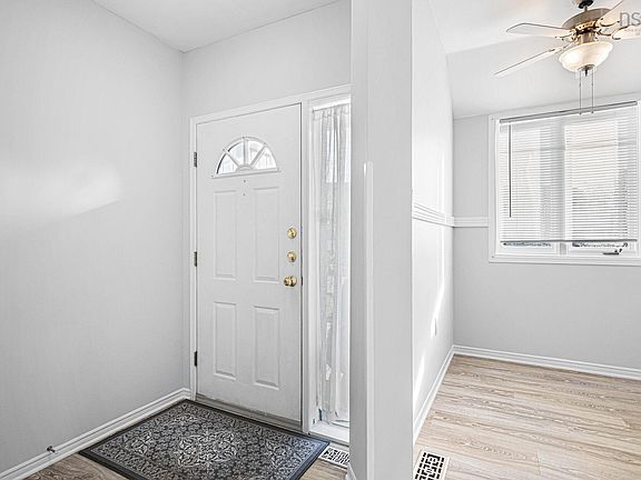 5th image of 154 Brentwood Ave