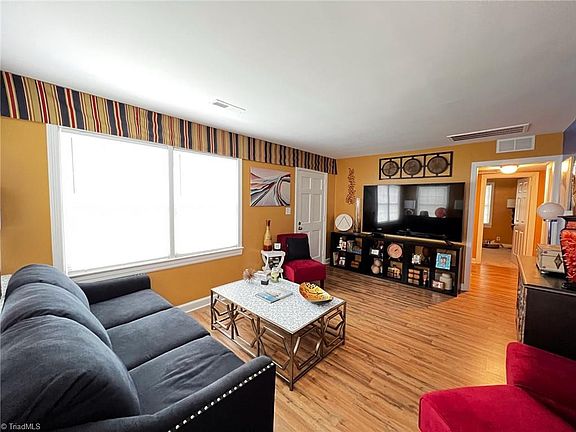 4th image of 2302 Albright Dr