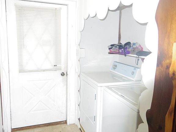 entry w/storage, washer/dryer