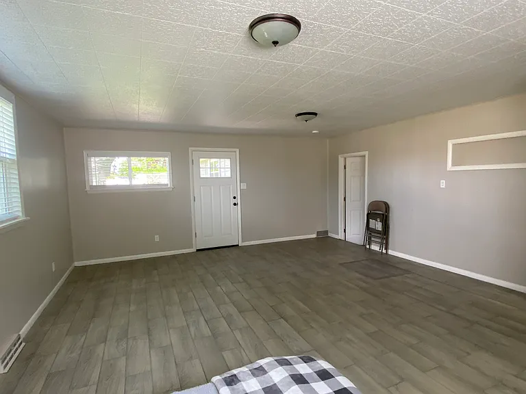 122 Parkview Dr — Photo 3