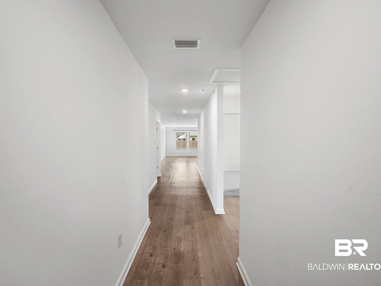 4 bed, 2.0 bath, 1707 sqft, $2,300 — Photo 2