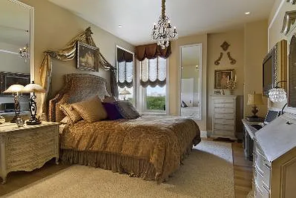 Sold by Corcoran | media 19