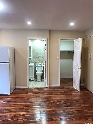 5th image of 13405 Dahlia Ave APT 1B