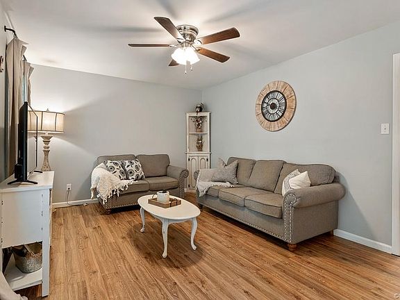 4th image of 18104 Bonneville Ln