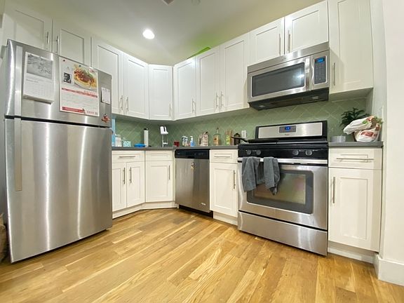 3rd image of 126 Boerum St #1B