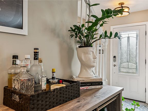 4th image of 104 Oak Brook Cir