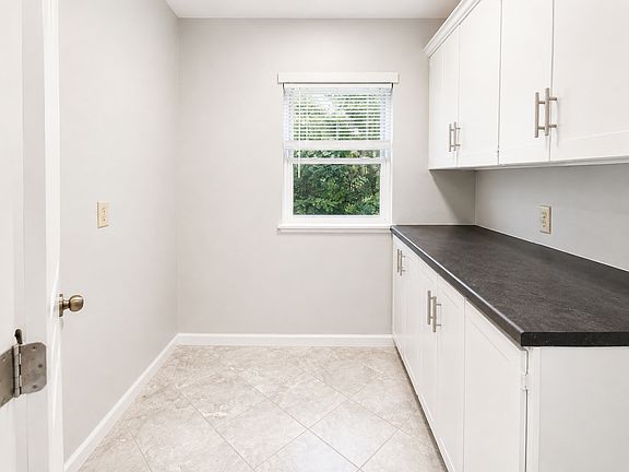 3rd image of 2092 Garfield Ave
