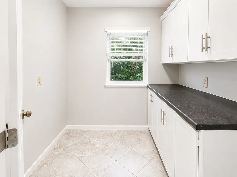 2092 Garfield Ave — Photo 3