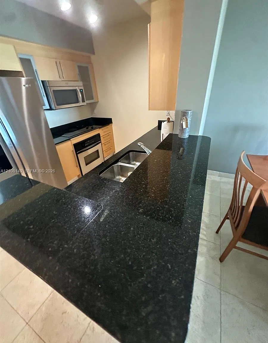 One Miami East Condo — Photo 4