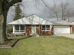 206 Lilac Ln, North Aurora, IL 60542