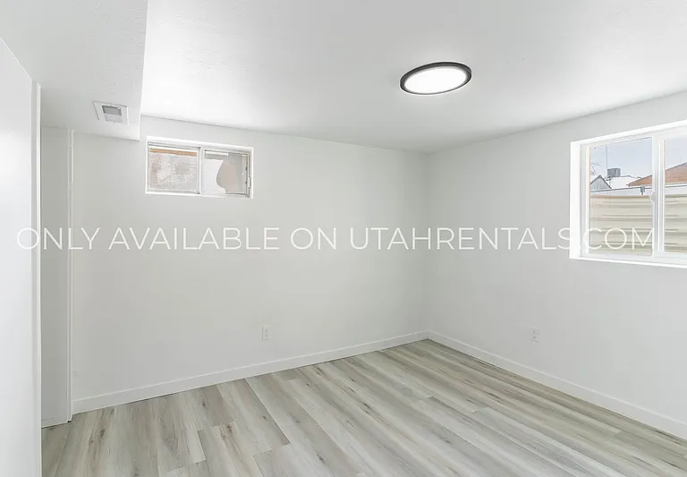 5866 S 129 W #DOWNSTAIRS — Photo 10