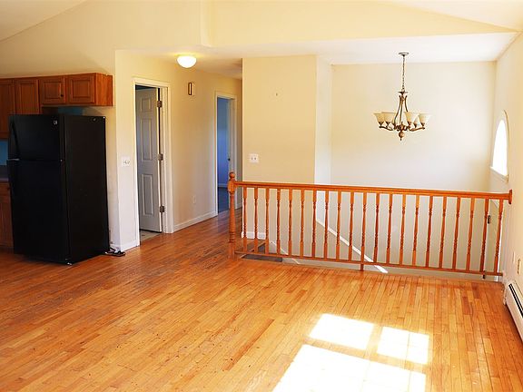 4th image of 53 Brittany Ln