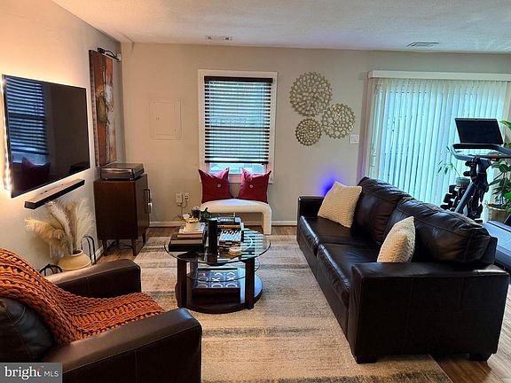 4th image of 2218 Dawn Ln