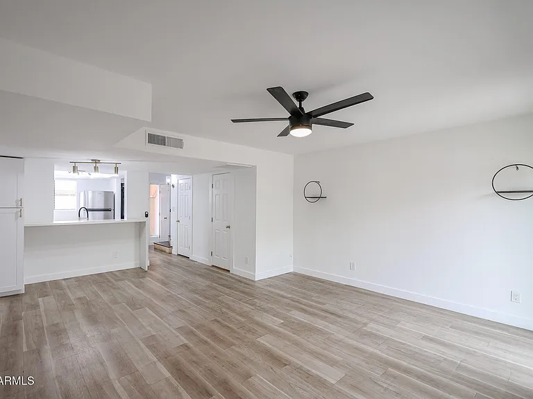 812 W 14th St — Photo 15