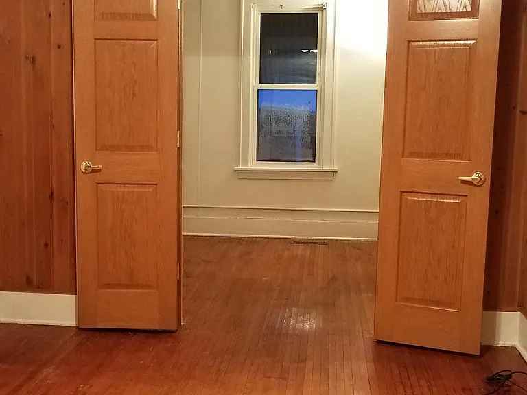 1040 Rose Ave E — Photo 18